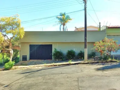 Casa com 4 Quartos para alugar, 233m² no Vila Limeirânea, Limeira