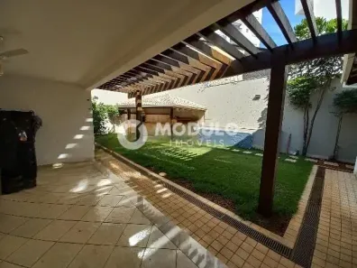 Sobrado com 3 Quartos à venda, 350m² no Tubalina, Uberlândia