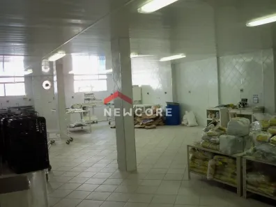 Galpão/Depósito/Armazém à venda, 687m² no Parada XV de Novembro, São Paulo