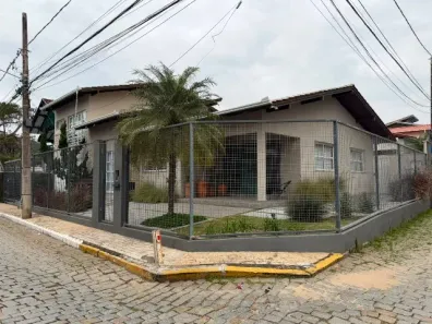 Casa com 3 Quartos para alugar, 300m² no Cabeçudas, Itajaí