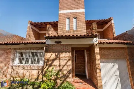 Casa com 3 Quartos à venda, 230m² no Jardim Sabará, Porto Alegre