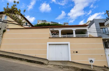 Casa com 3 Quartos à venda, 260m² no Bom Clima, Juiz de Fora