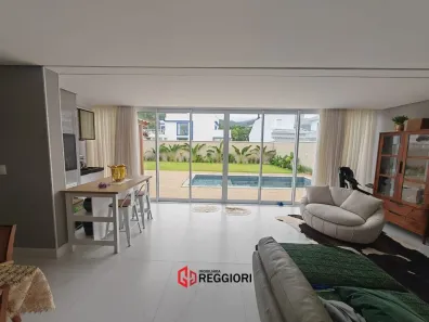 Casa de Condomínio com 3 Quartos à venda, 230m² no Santa Regina, Camboriú