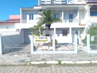 Casa com 5 Quartos à venda, 258m² no Kobrasol, São José