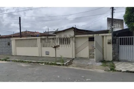 Casa com 4 Quartos para alugar, 220m² no Cidade Universitária, Maceió