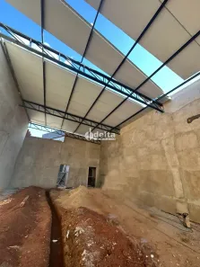 Ponto Comercial para alugar, 220m² no Santa Mônica, Uberlândia