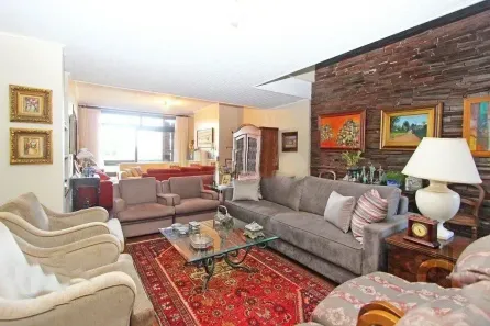 Casa com 4 Quartos à venda, 193m² no Três Figueiras, Porto Alegre
