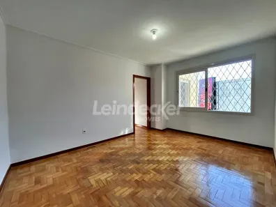 Apartamento com 3 Quartos para alugar, 128m² no Santa Cecília, Porto Alegre