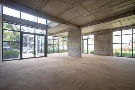 Ponto Comercial para alugar, 161m² no Jardim das Acácias, São Paulo