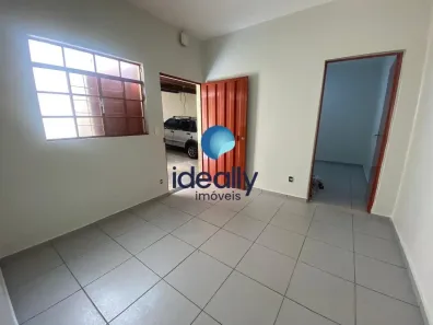 Casa com 2 Quartos para alugar, 75m² no Morada Nova, Contagem