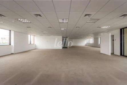 Sala Comercial à venda, 300m² no Parque Industrial Tomas Edson, São Paulo