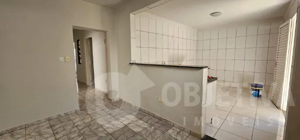 Casa com 3 Quartos para alugar, 80m² no Santa Mônica, Uberlândia