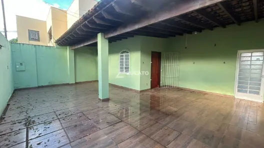 Casa com 3 Quartos para alugar, 188m² no Universitário, Uberaba