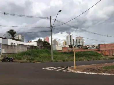 Lote/Terreno à venda, 850m² no Jardim Estoril IV, Bauru