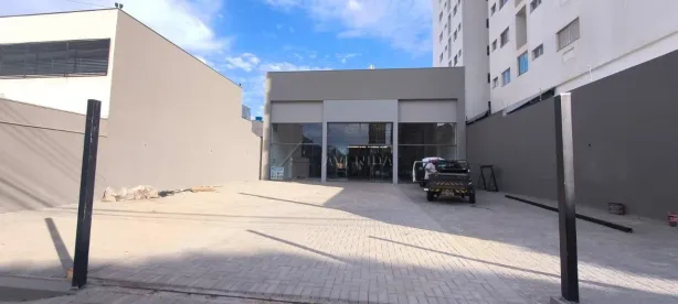 Sala Comercial para alugar, 700m² no Vila Ipiranga, Londrina