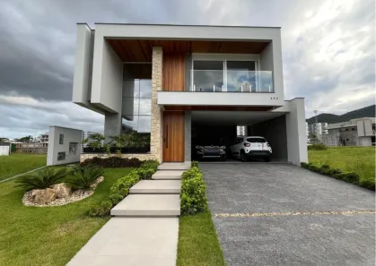Casa de Condomínio com 3 Quartos à venda, 300m² no Pedra Branca, Palhoça