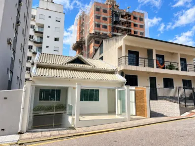 Casa com 3 Quartos à venda, 350m² no Barreiros, São José