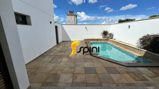 Casa com 5 Quartos para alugar, 379m² no Fundinho, Uberlândia
