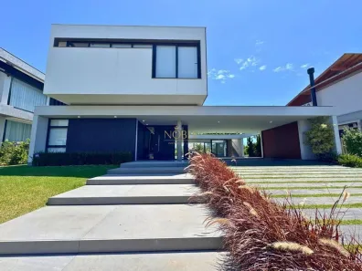 Sobrado com 4 Quartos à venda, 510m² no Torres, Torres