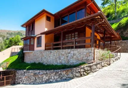 Casa com 4 Quartos à venda, 300m² no Retiro, Petrópolis