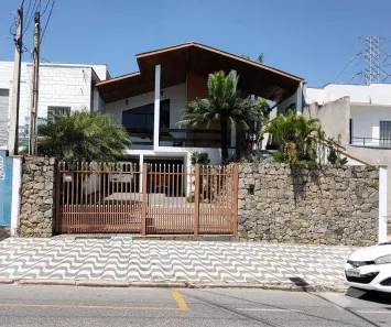 Imóvel Comercial com 3 Quartos à venda, 250m² no Independência, Taubaté