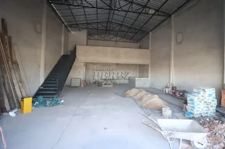 Galpão/Depósito/Armazém para venda ou aluguel, 200m² no Pacaembu, Londrina
