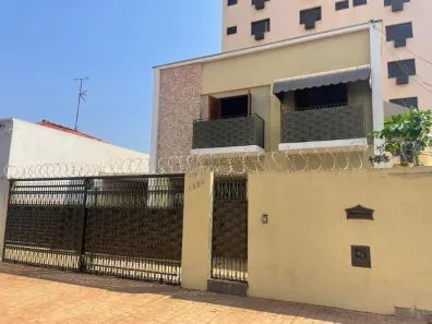 Casa com 4 Quartos para alugar, 241m² no Centro, Araraquara