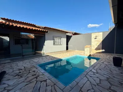 Casa com 3 Quartos para alugar, 144m² no São José, Uberaba