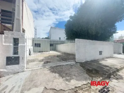 Casa com 2 Quartos para alugar, 57m² no Nossa Senhora do Rosário, São José