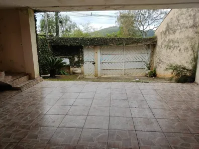 Casa com 4 Quartos à venda, 240m² no Centro, Guararema