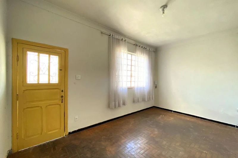 Casa com 3 quartos — Sagrada Família, Belo Horizonte