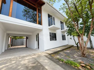 Casa com 4 Quartos para alugar, 180m² no Madri, Palhoça