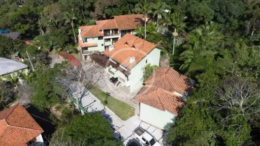 Prédio Comercial com 14 Quartos à venda, 900m² no Pântano do Sul, Florianópolis