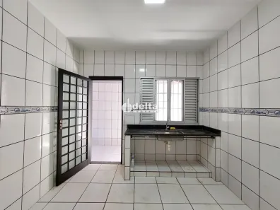 Casa com 5 Quartos para alugar, 180m² no Umuarama, Uberlândia