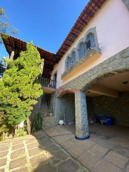 Casa com 4 quartos — Santa Lúcia, Belo Horizonte