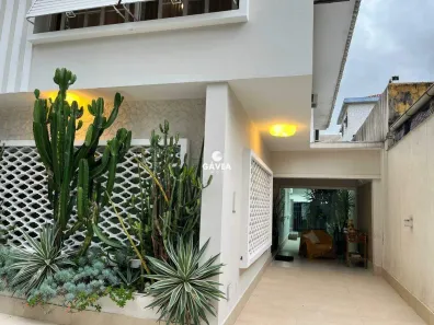 Sobrado com 3 Quartos à venda, 350m² no Gonzaga, Santos