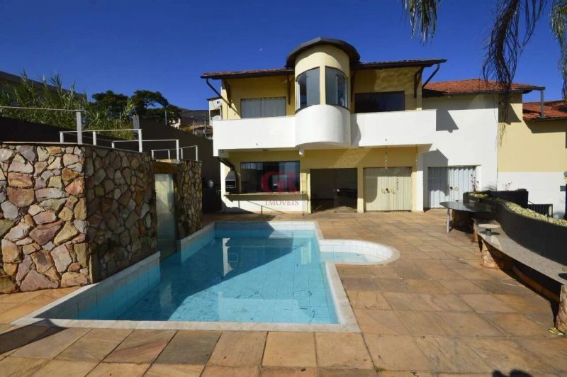 Casa com 4 quartos — Santa Lúcia, Belo Horizonte