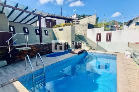 Casa com 4 Quartos para alugar, 184m² no Agronômica, Florianópolis