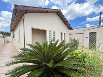 Casa com 2 Quartos para alugar, 130m² no Vila Cristóvam, Limeira