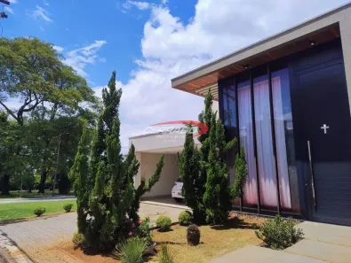 Casa de Condomínio com 3 Quartos à venda, 200m² no Jardins Madri, Goiânia