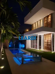 Casa de Condomínio com 3 Quartos à venda, 471m² no Tamboré, Barueri