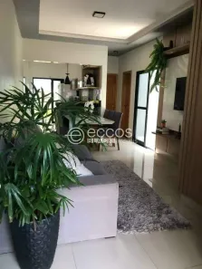 Casa com 3 Quartos à venda, 121m² no Novo Mundo, Uberlândia
