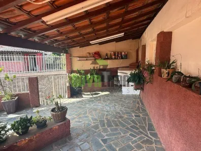 Casa com 3 Quartos à venda, 250m² no Olaria, Nova Lima