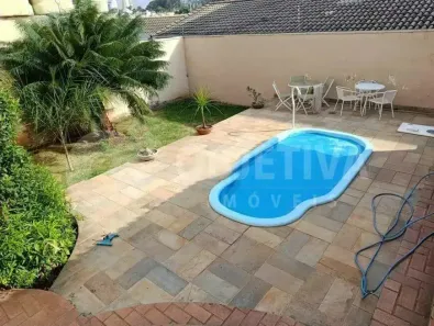 Casa com 5 Quartos para alugar, 300m² no Lídice, Uberlândia