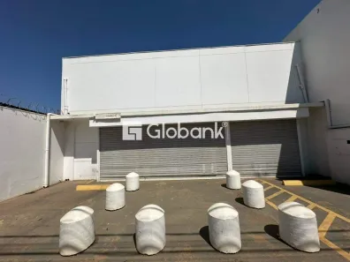 Ponto Comercial para alugar, 360m² no Monte Alegre, Montes Claros