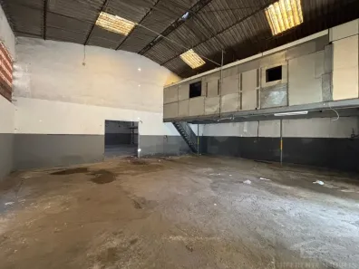 Galpão/Depósito/Armazém para alugar, 700m² no Quarta Parada, São Paulo