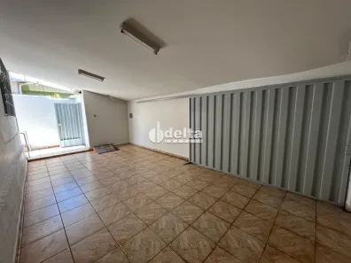 Casa com 5 Quartos para alugar, 242m² no Nossa Senhora Aparecida, Uberlândia