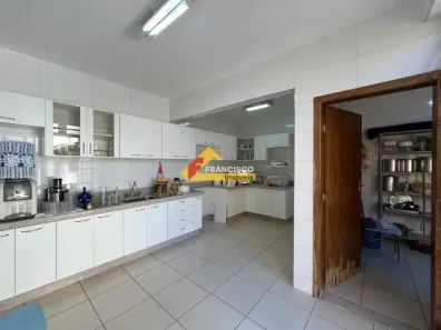 Casa com 5 Quartos para alugar, 150m² no Centro, Divinópolis