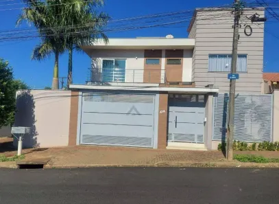 Sobrado com 3 Quartos à venda, 165m² no Jardim Morumbi, Cambé