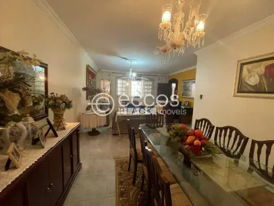 Casa com 4 Quartos à venda, 288m² no Aclimação, Uberlândia